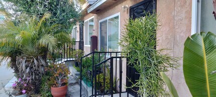 2620 Vanderbilt Ln, Unit C in Redondo Beach, CA - Foto de edificio - Building Photo