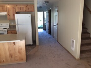 410 Lair Ln in Newberg, OR - Building Photo - Building Photo