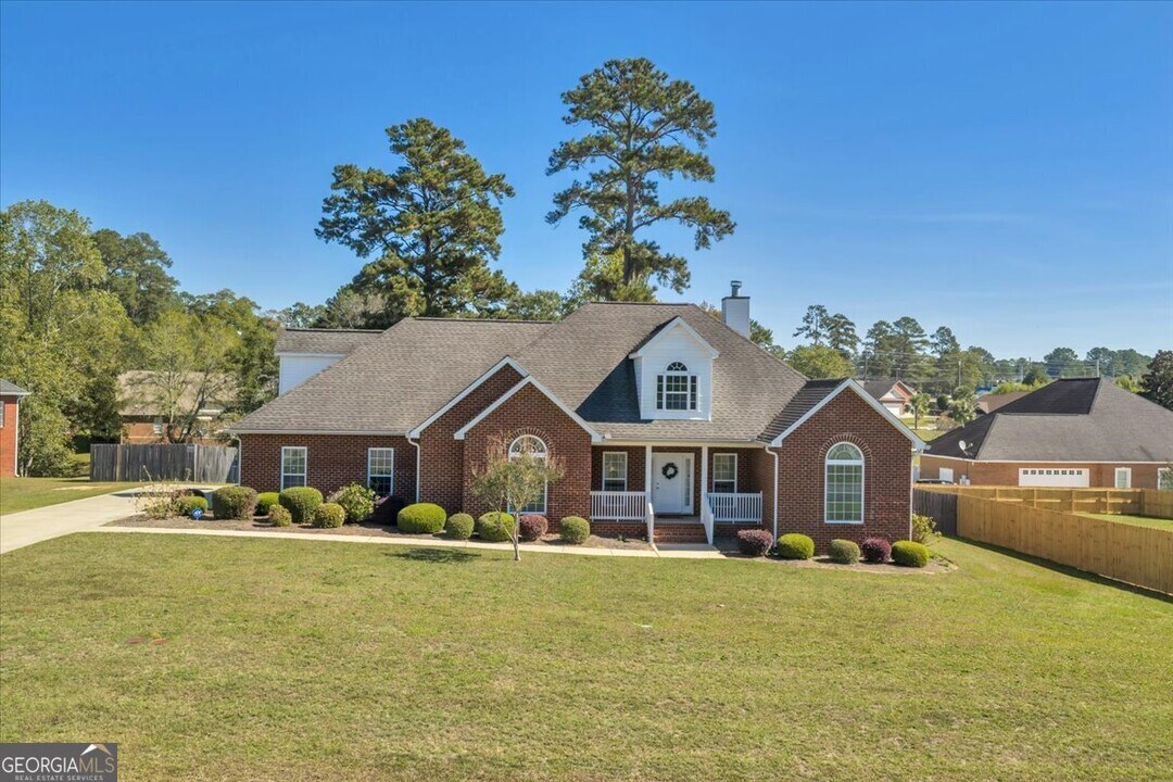 100 Fox Den Ct in Dublin, GA - Building Photo