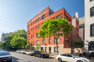 224 E 17th St in New York, NY - Building Photo - Building Photo