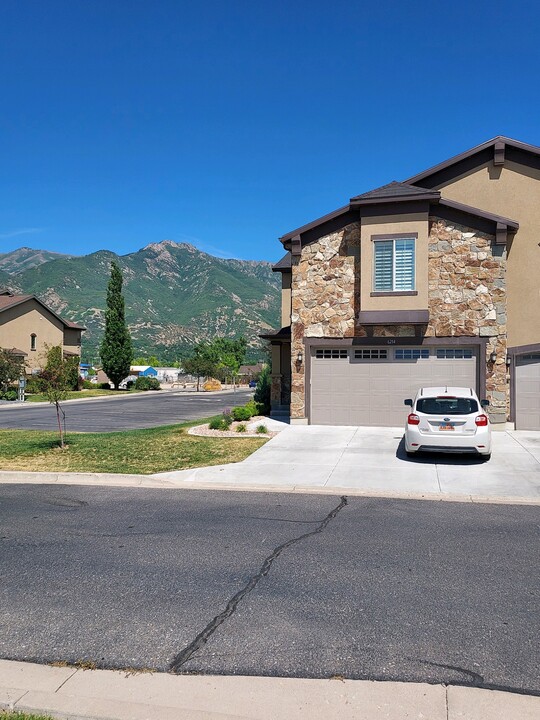 6214 S 1525 E in South Ogden, UT - Building Photo