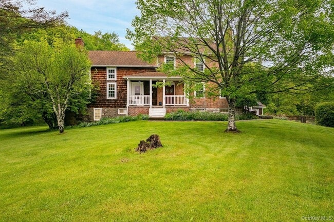 831 County Route 12 in New Hampton, NY - Foto de edificio - Building Photo