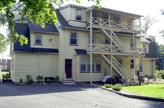 22 High St in Montclair, NJ - Foto de edificio - Building Photo