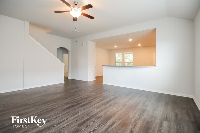 119 Lk Wy Cir in Anahuac, TX - Building Photo - Building Photo