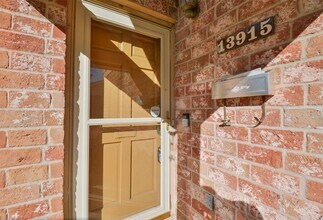 13915 Roundstone Ln in Houston, TX - Building Photo - Building Photo