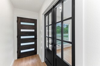 2914 Loyola Ln in Austin, TX - Building Photo - Building Photo