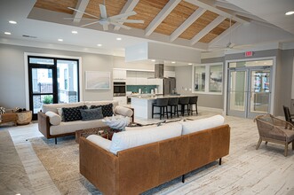 Hawthorne at Smith Creek in Wilmington, NC - Foto de edificio - Building Photo