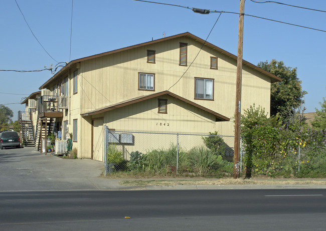 1842 S Maple Ave in Fresno, CA - Building Photo - Building Photo