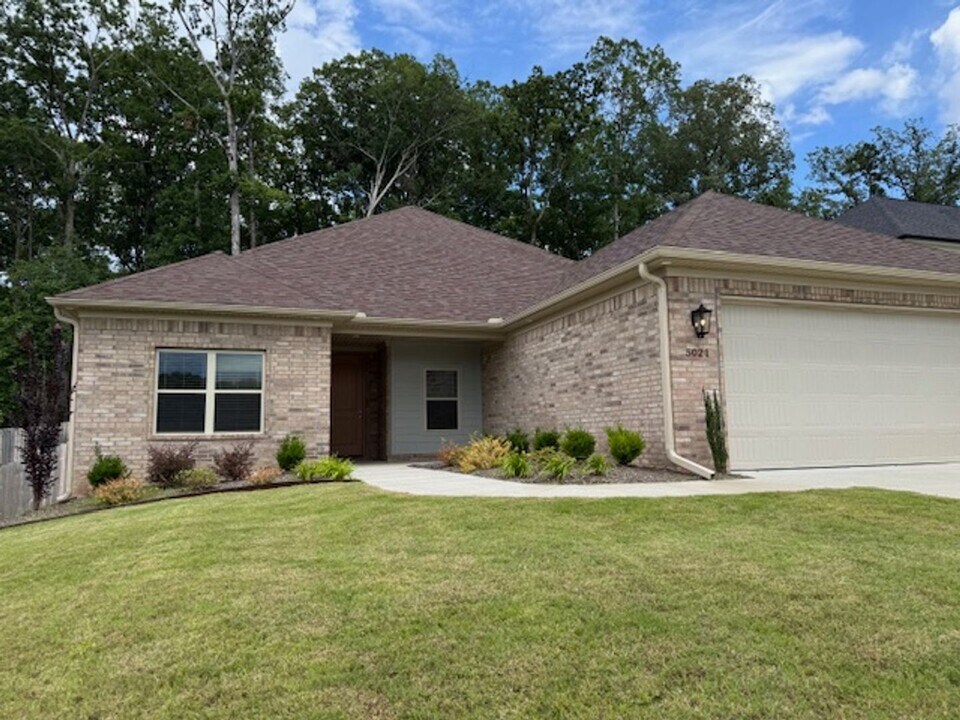 5021 Springwood Cir in Bryant, AR - Building Photo
