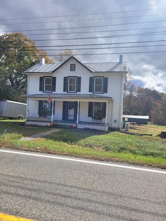 1795 New Hope and Crimora Rd in Crimora, VA - Foto de edificio