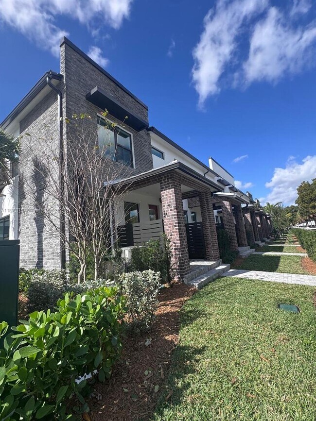 750 NW 82nd Ter in Plantation, FL - Building Photo - Building Photo