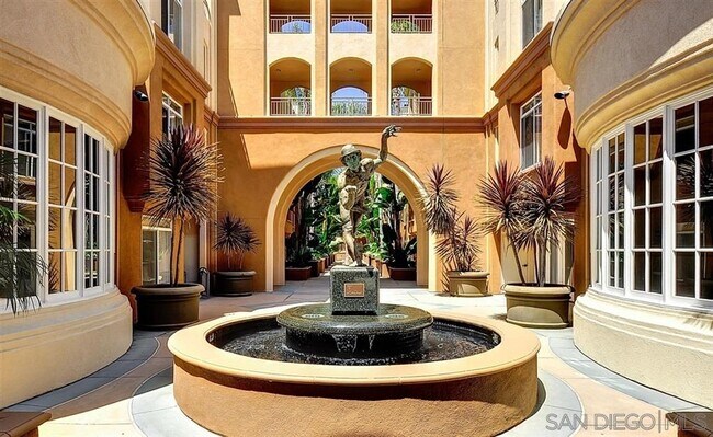9293 Regents Rd in San Diego, CA - Building Photo - Building Photo