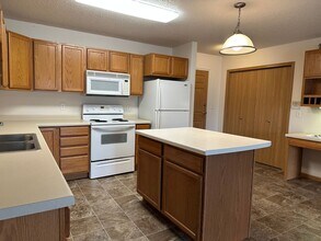 4431 Calico Dr S in Fargo, ND - Building Photo - Building Photo