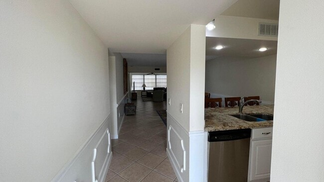 6097 Balboa Cir in Boca Raton, FL - Building Photo - Building Photo