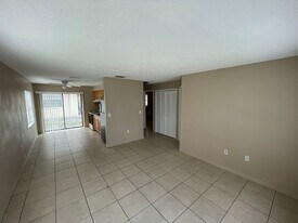 5407 Maple St in New Port Richey, FL - Building Photo