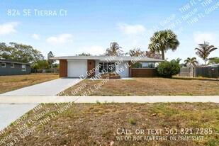 824 SE Tierra Ct in Port St. Lucie, FL - Building Photo