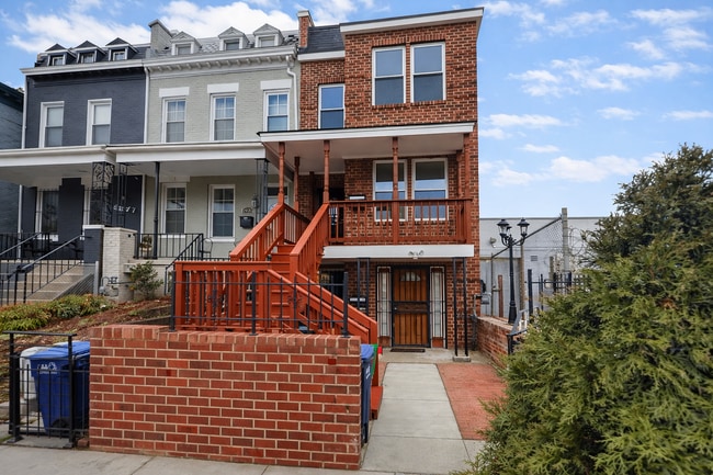 property at 1933 4th St NE