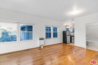 26 Breeze Ave in Los Angeles, CA - Building Photo - Building Photo