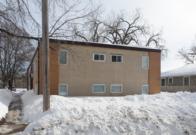 530 Knox Ave N in Minneapolis, MN - Foto de edificio - Building Photo