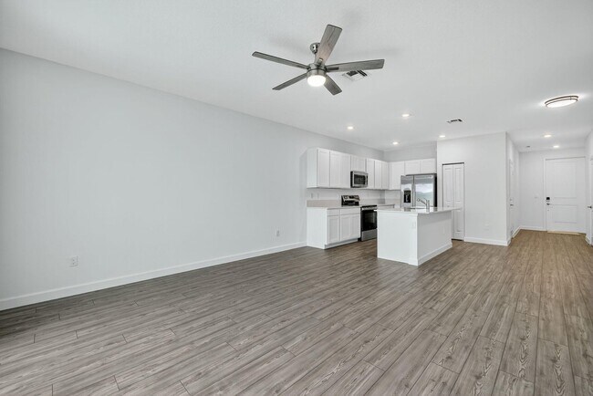 property at 305 SE Crossoak Ln