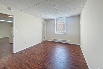 28 W Blackwell St-Unit -2 in Dover, NJ - Foto de edificio - Building Photo