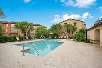 5132 Conroy Rd in Orlando, FL - Foto de edificio - Building Photo