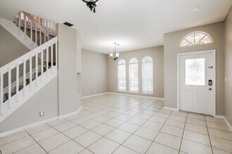 103 SW 164th Ave in Pembroke Pines, FL - Foto de edificio - Building Photo