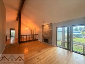 2104 S 304th St in Federal Way, WA - Foto de edificio - Building Photo