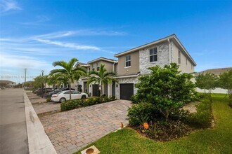 156 SW 171st Ln in Pembroke Pines, FL - Building Photo - Building Photo