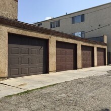 13822 Vanowen St in Van Nuys, CA - Building Photo - Building Photo