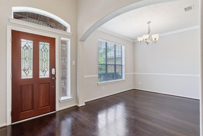 property at 114 N Hawkhurst Cir