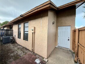6703 NW 192nd Terrace in Hialeah, FL - Building Photo - Building Photo