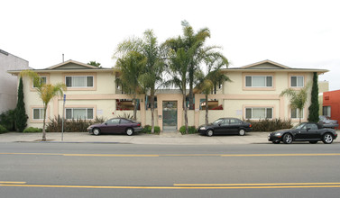 Palm Grove Villas in San Diego, CA - Building Photo - Building Photo