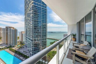 485 Brickell Ave, Unit 2206 in Miami, FL - Foto de edificio - Building Photo