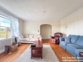 28 Manet Rd in Newton, MA - Building Photo