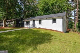 2889 Macon Dr SW in Atlanta, GA - Building Photo - Building Photo