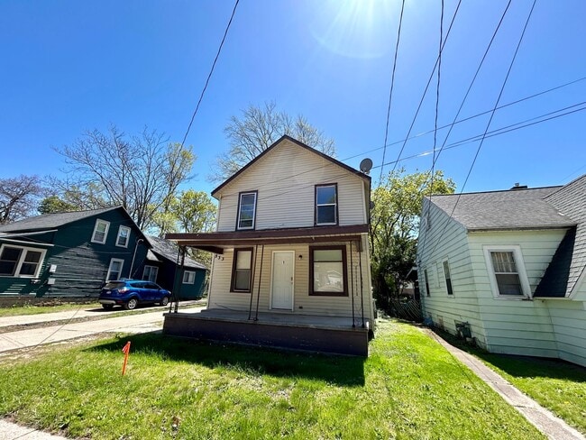 property at 933 W Southern Ave