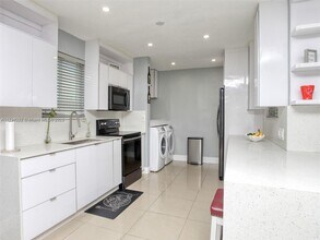 7160 Liberty St in Hollywood, FL - Building Photo - Building Photo
