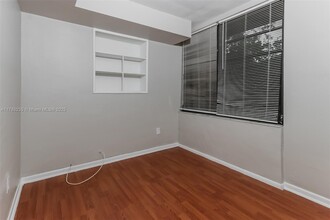 11823 Dahlia Dr in Royal Palm Beach, FL - Foto de edificio - Building Photo