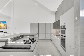 7830 Atlantic Way in Miami Beach, FL - Building Photo - Building Photo