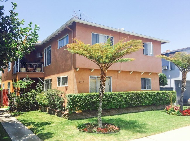 4517 Hazeltine Ave in Sherman Oaks, CA - Building Photo - Building Photo