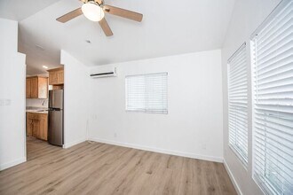 2560 Newport Blvd in Costa Mesa, CA - Building Photo - Building Photo