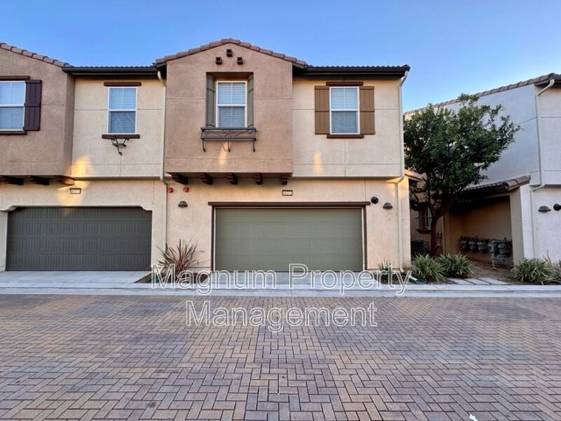 40372 Calle Real in Murrieta, CA - Building Photo