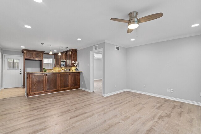 5084 Matilda St, Unit 119 in Dallas, TX - Building Photo - Building Photo