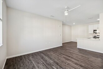 Whispering Oaks in Orlando, FL - Building Photo - Building Photo