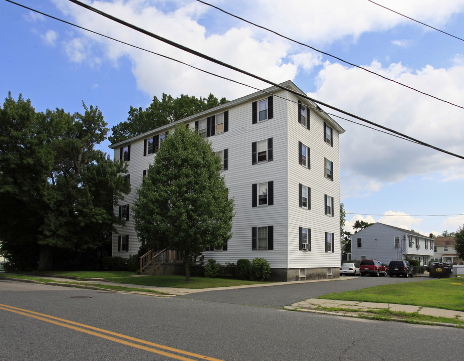 12 Water St in Milford, MA - Building Photo