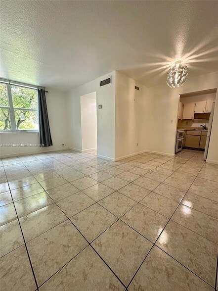 1885 W 56th St, Unit 209 in Hialeah, FL - Building Photo - Building Photo