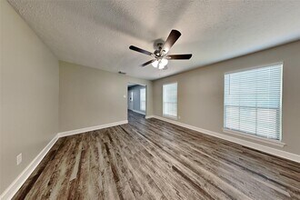 2818 Silver Falls Dr in Houston, TX - Building Photo - Building Photo