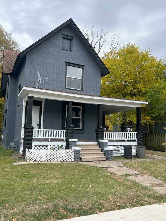 1710 7th St in Rockford, IL - Building Photo