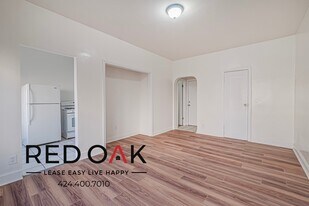 2850 Leeward Ave, Unit 104 in Los Angeles, CA - Building Photo